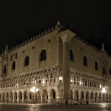 Konukevi Ca' San Polo - Ferretti Collection